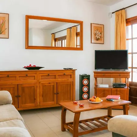 Βίλα Playa Blanca Sleeps 6 Air Con Wifi *