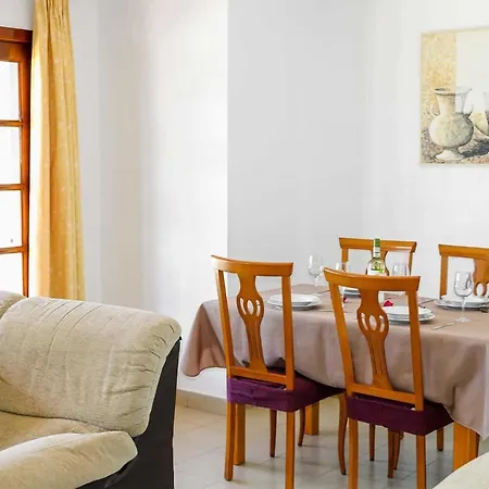 Villa Playa Blanca Sleeps 6 Air Con Wifi *